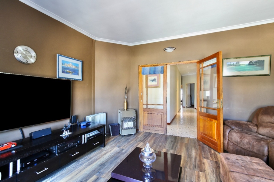 To Let 6 Bedroom Property for Rent in Sunset Beach Western Cape